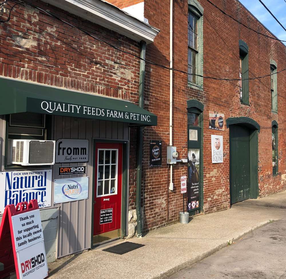 Quality Feeds Farm & Pet storefront on Green Street in Versailles, KY